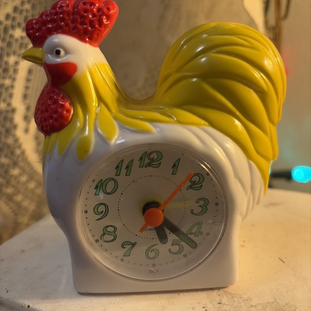 BOGO VINTAGE ROOSTER ALARM CLOCK AND SOLAR BOBBLE HEAD CHICK DOUBLE CLUCK - Picture 3 of 12